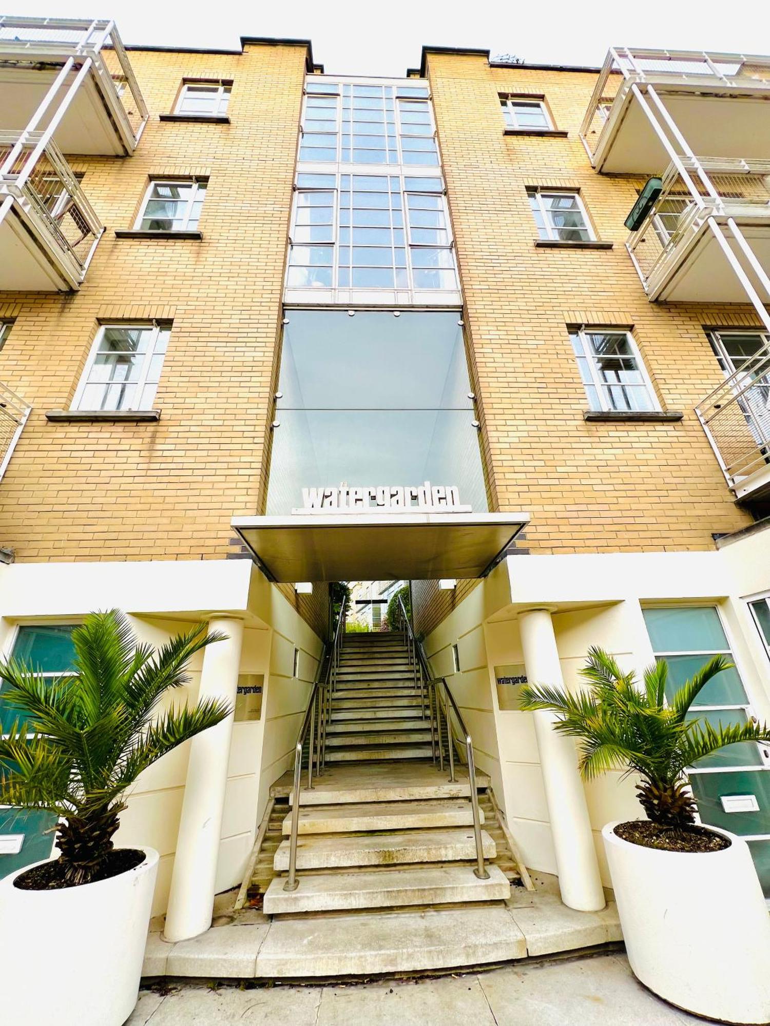 Apartment Modern Flat In Canary Wharf London
