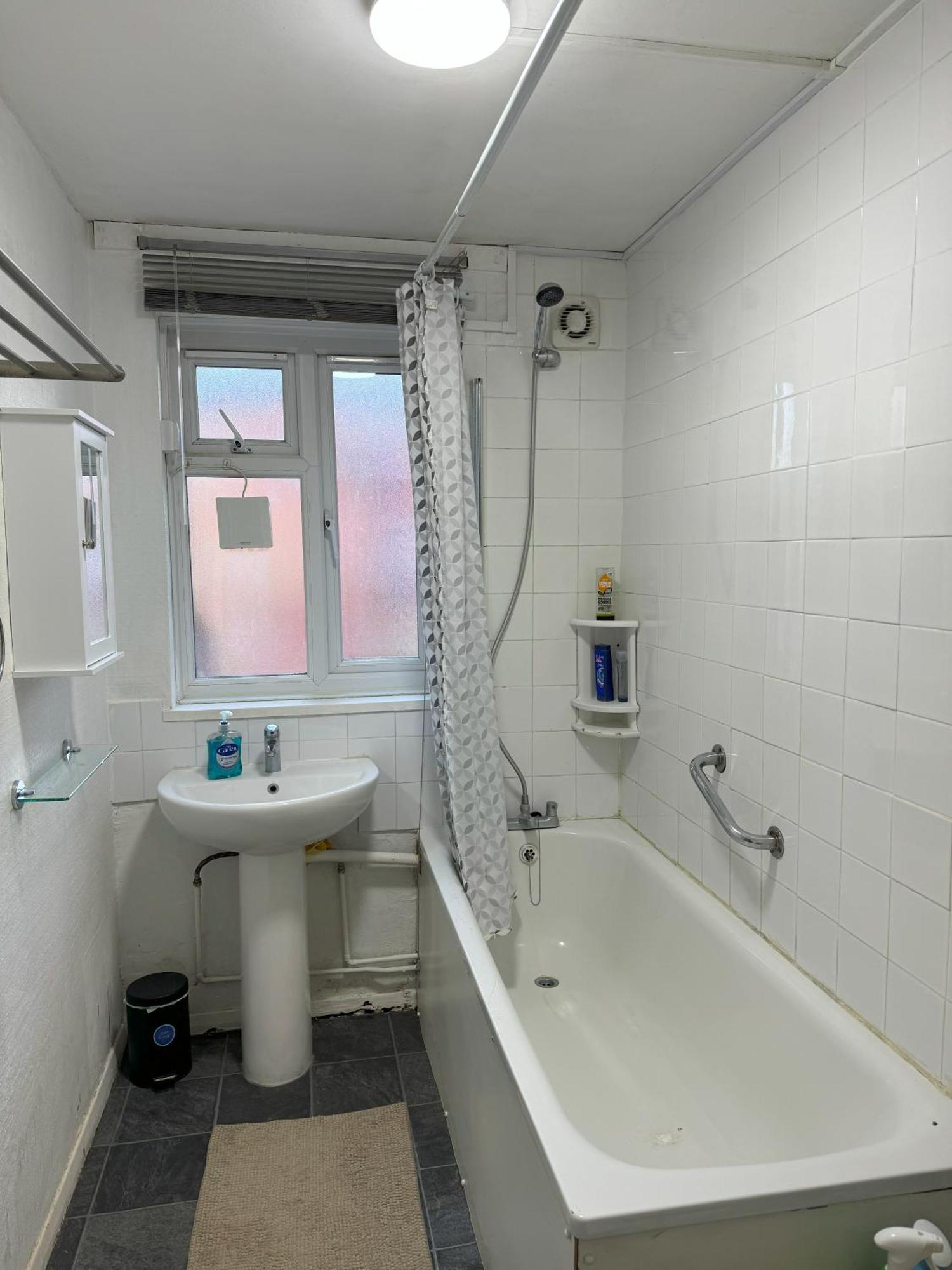 Lägenhet Lovely One Bed To Rent London