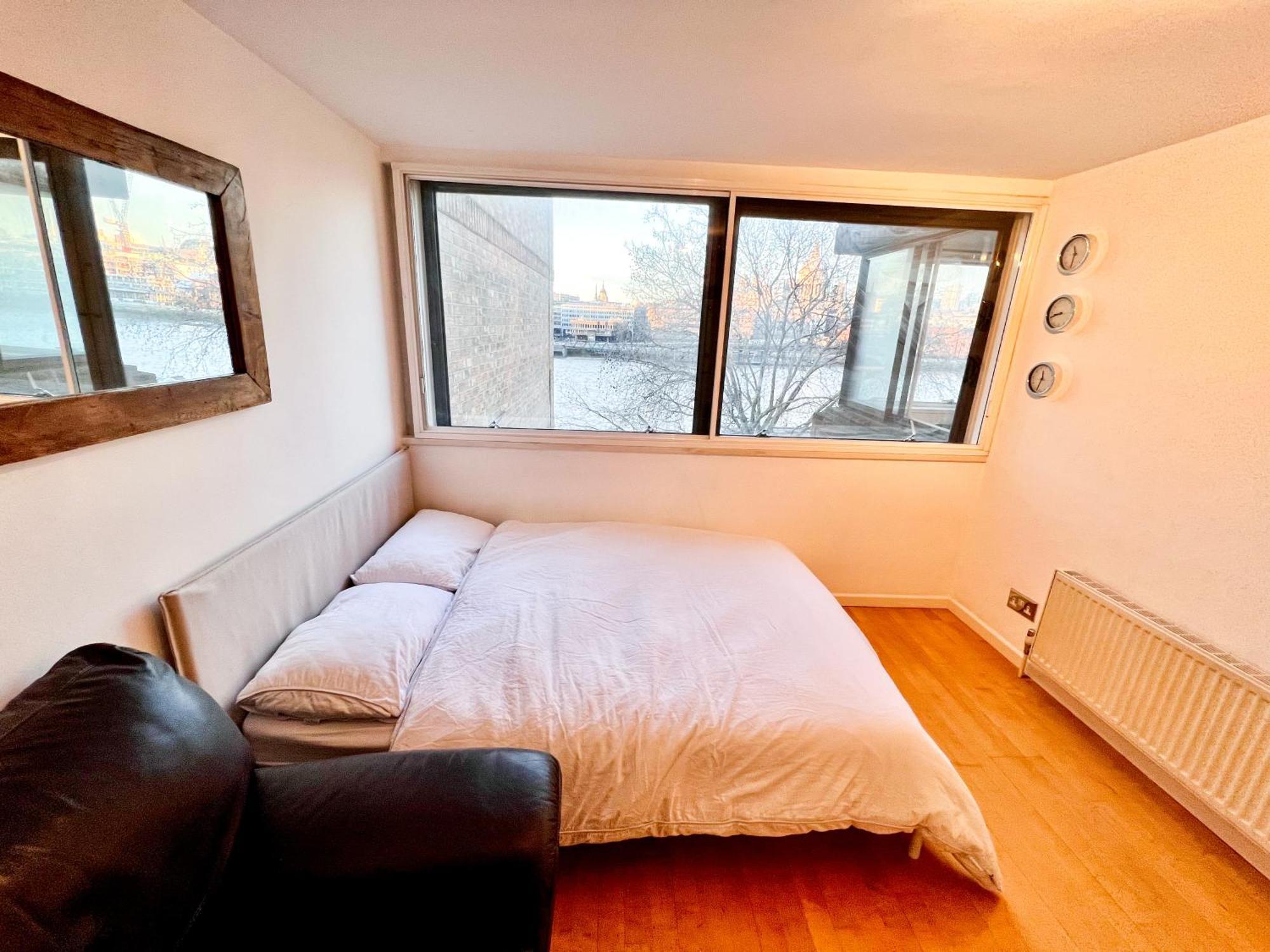 Great River Thames View Entire In The Most Central Aparthotel London