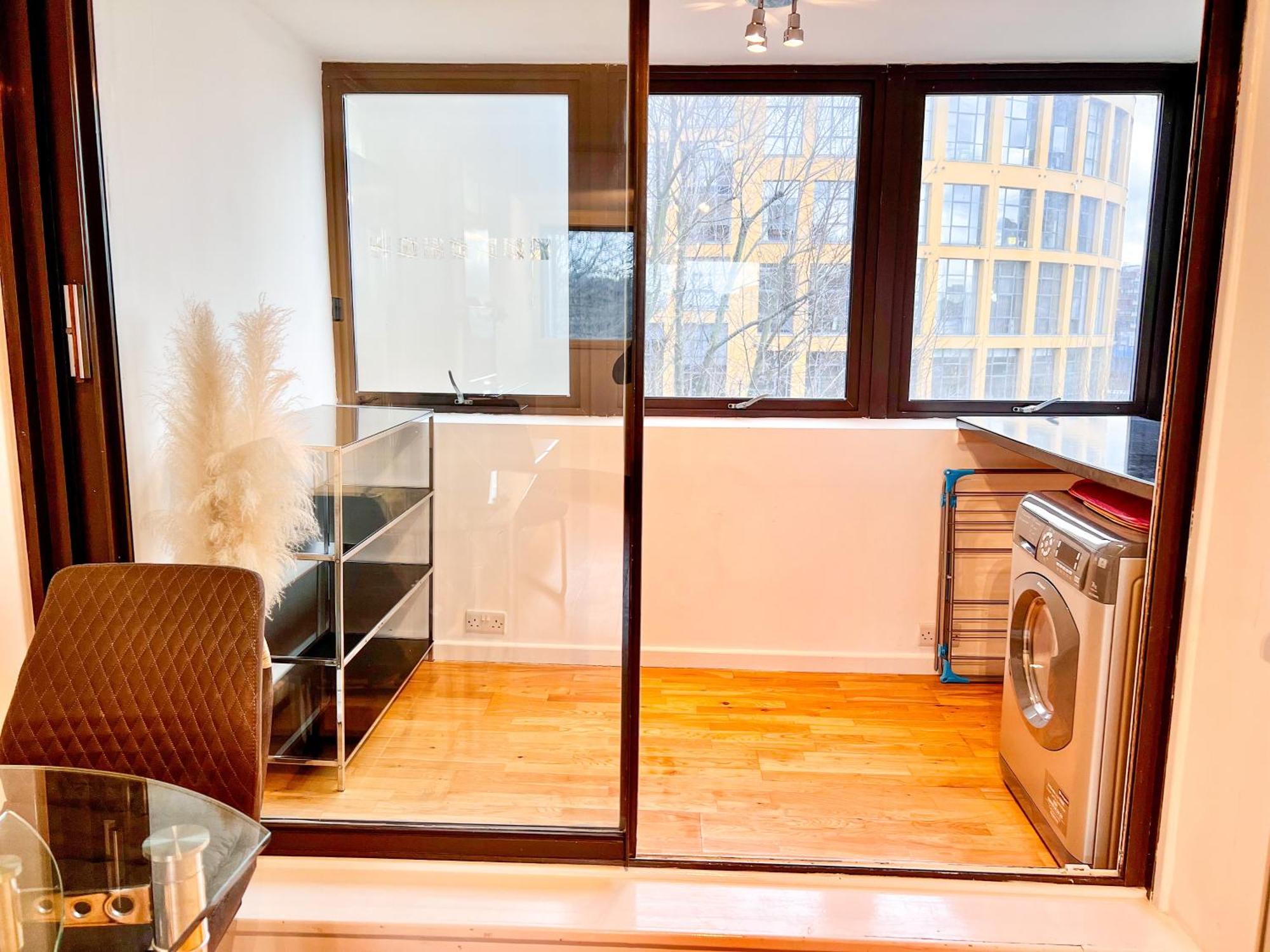 Great River Thames View Entire In The Most Central *