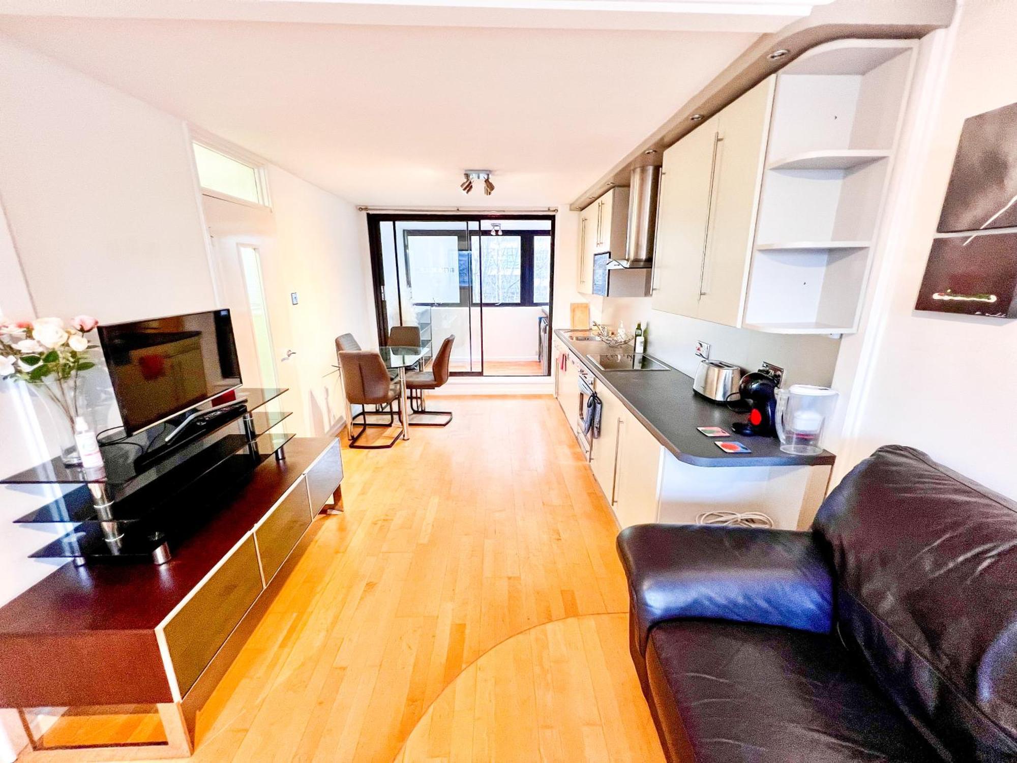 Great River Thames View Entire In The Most Central *