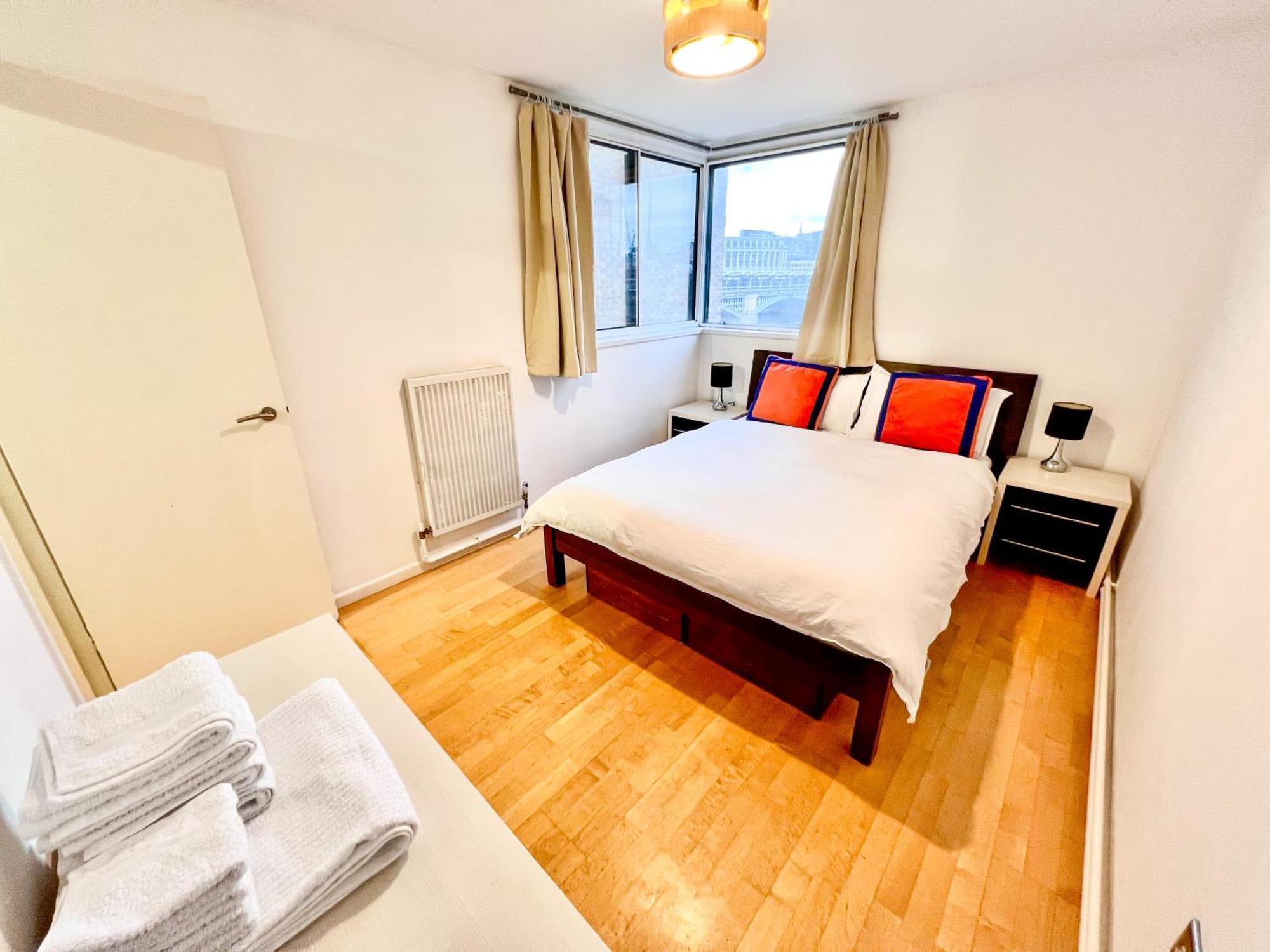 Great River Thames View Entire In The Most Central * London