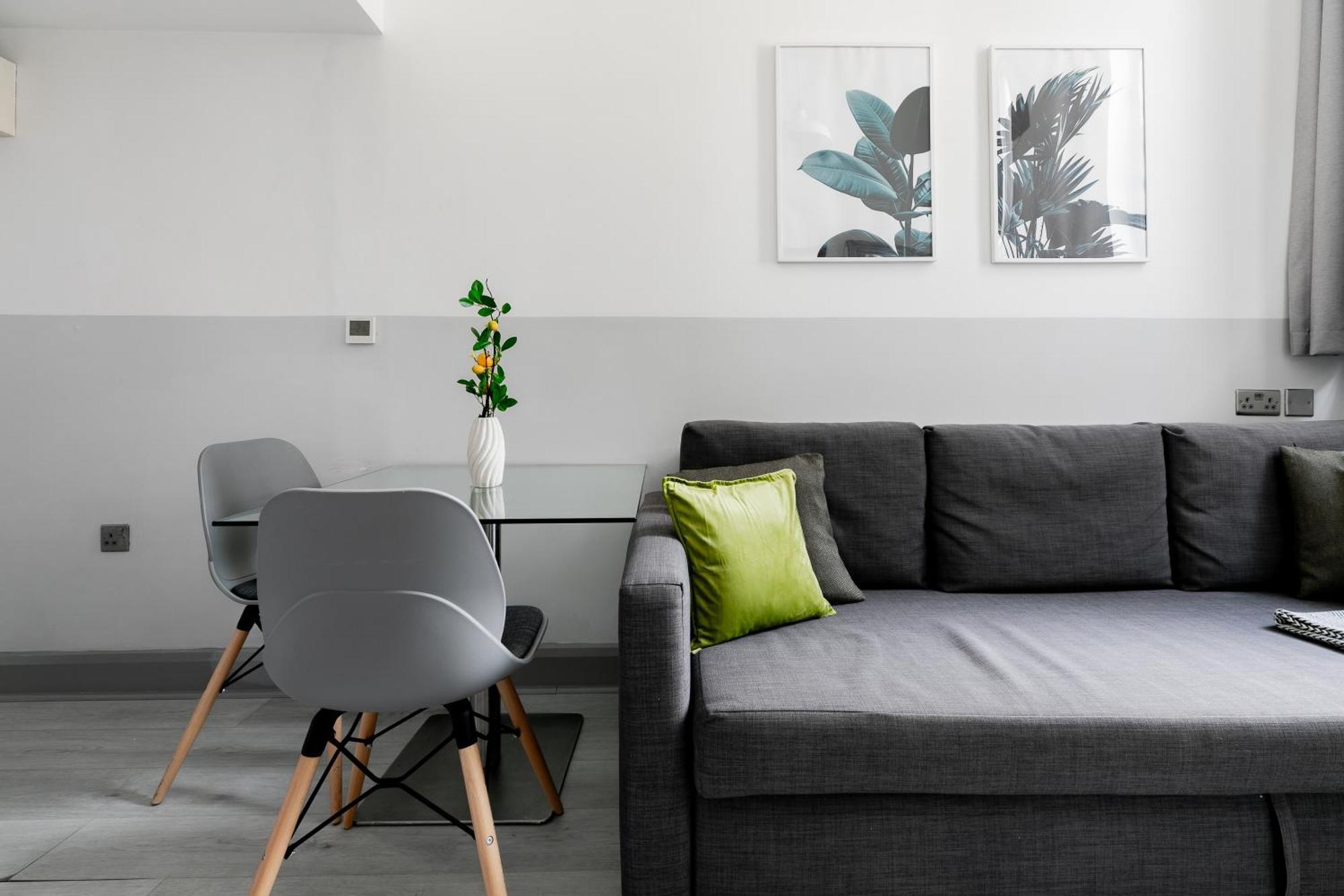 Modern Kensington Apartment