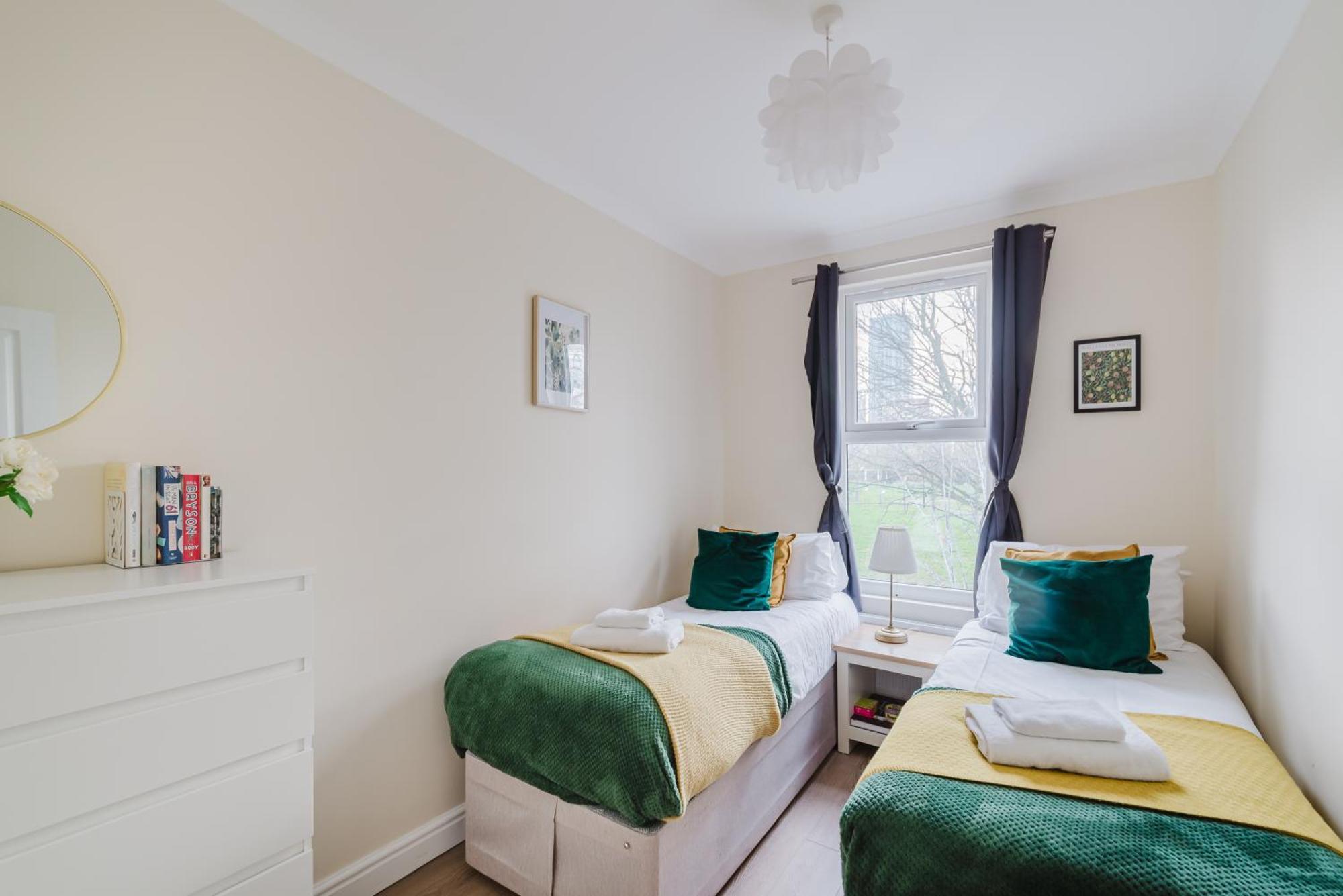 Modern Cosy Corner Flat - 2 Bed Close To 2x Tube Stations * London