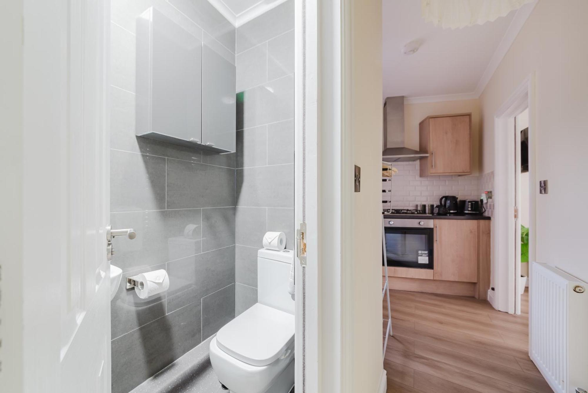 Modern Cosy Corner Flat - 2 Bed Close To 2x Tube Stations Lejlighed
