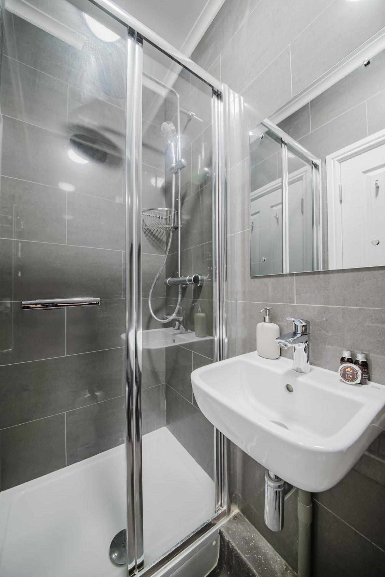 Appartement Modern Cosy Corner Flat - 2 Bed Close To 2x Tube Stations *