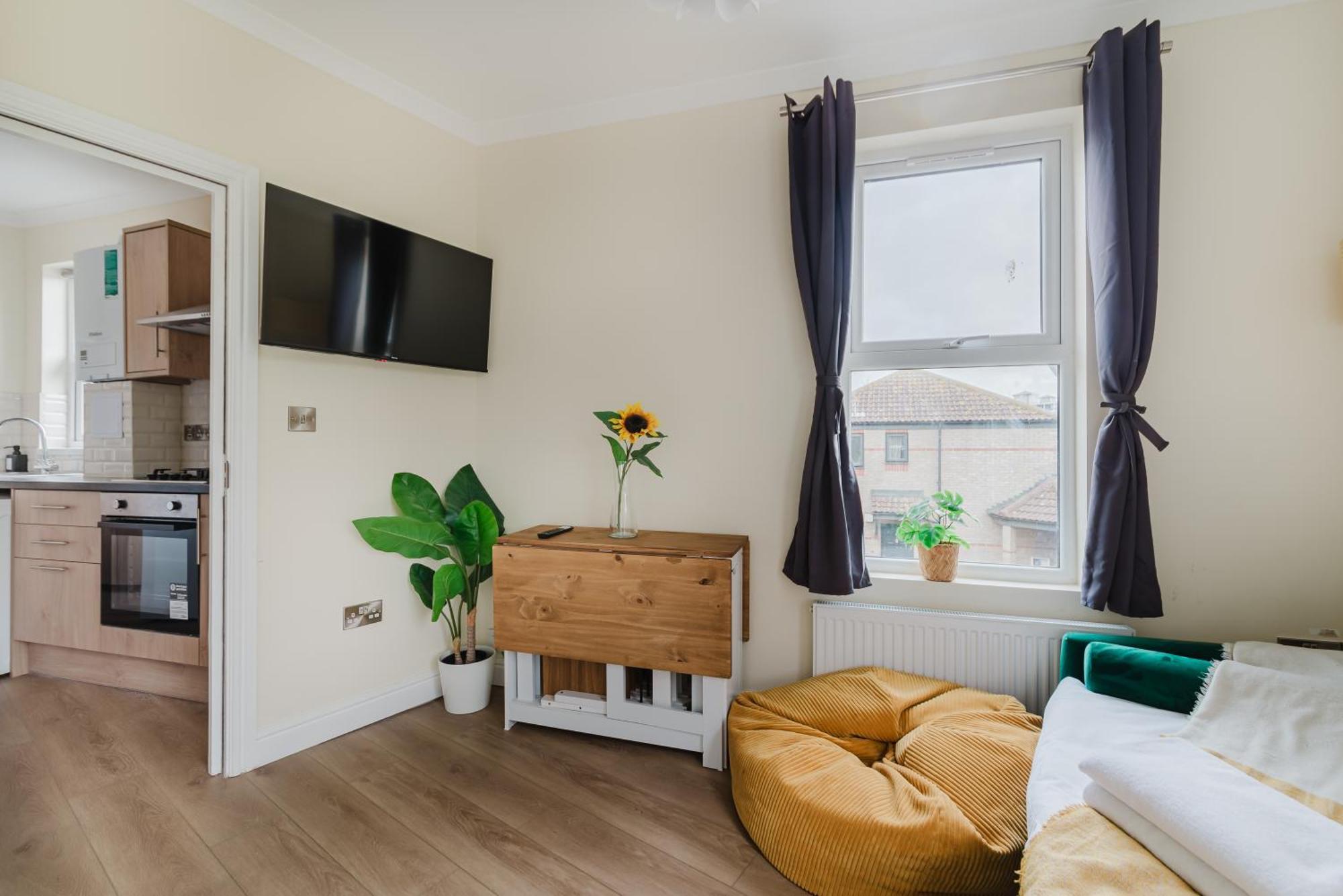 Modern Cosy Corner Flat - 2 Bed Close To 2x Tube Stations * Londen