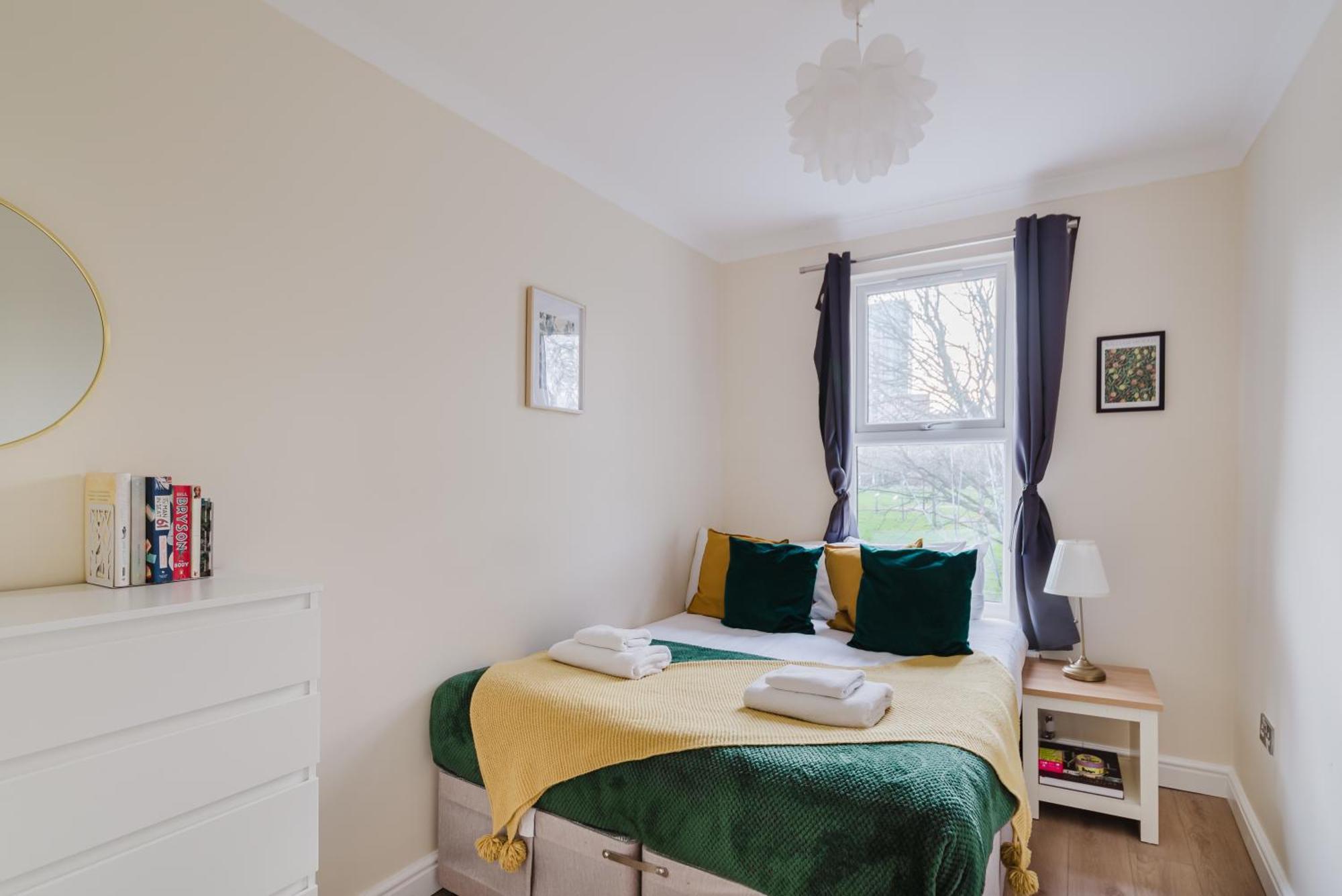 Modern Cosy Corner Flat - 2 Bed Close To 2x Tube Stations Lejlighed
