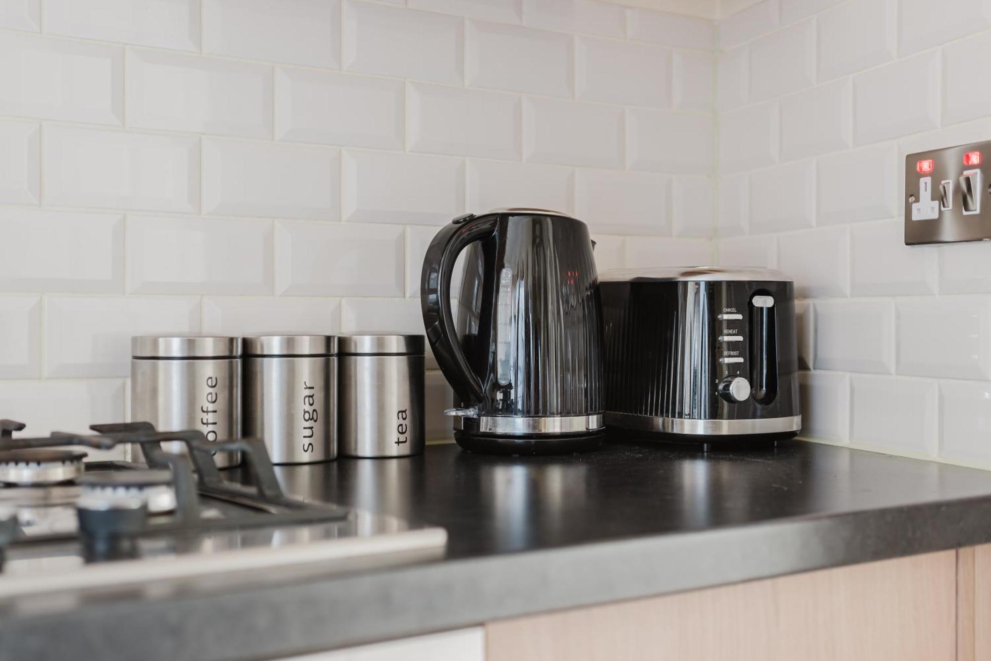 Modern Cosy Corner Flat - 2 Bed Close To 2x Tube Stations * Londra