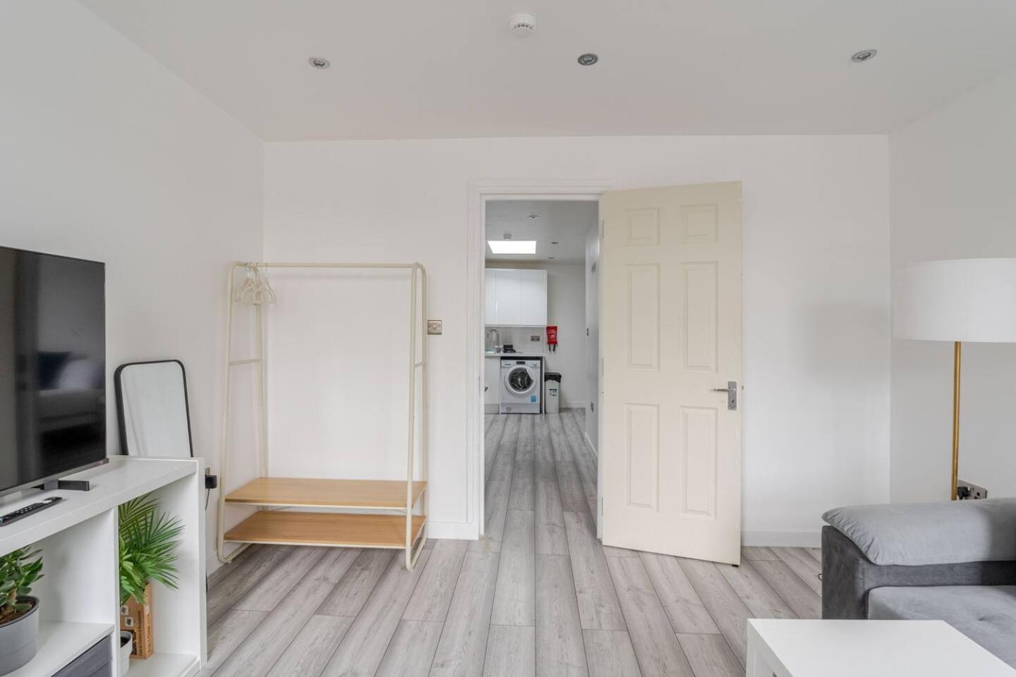 Beautiful Flat Near - Entire Flat - Equipped Kitchen - Private Bathroom Appartement