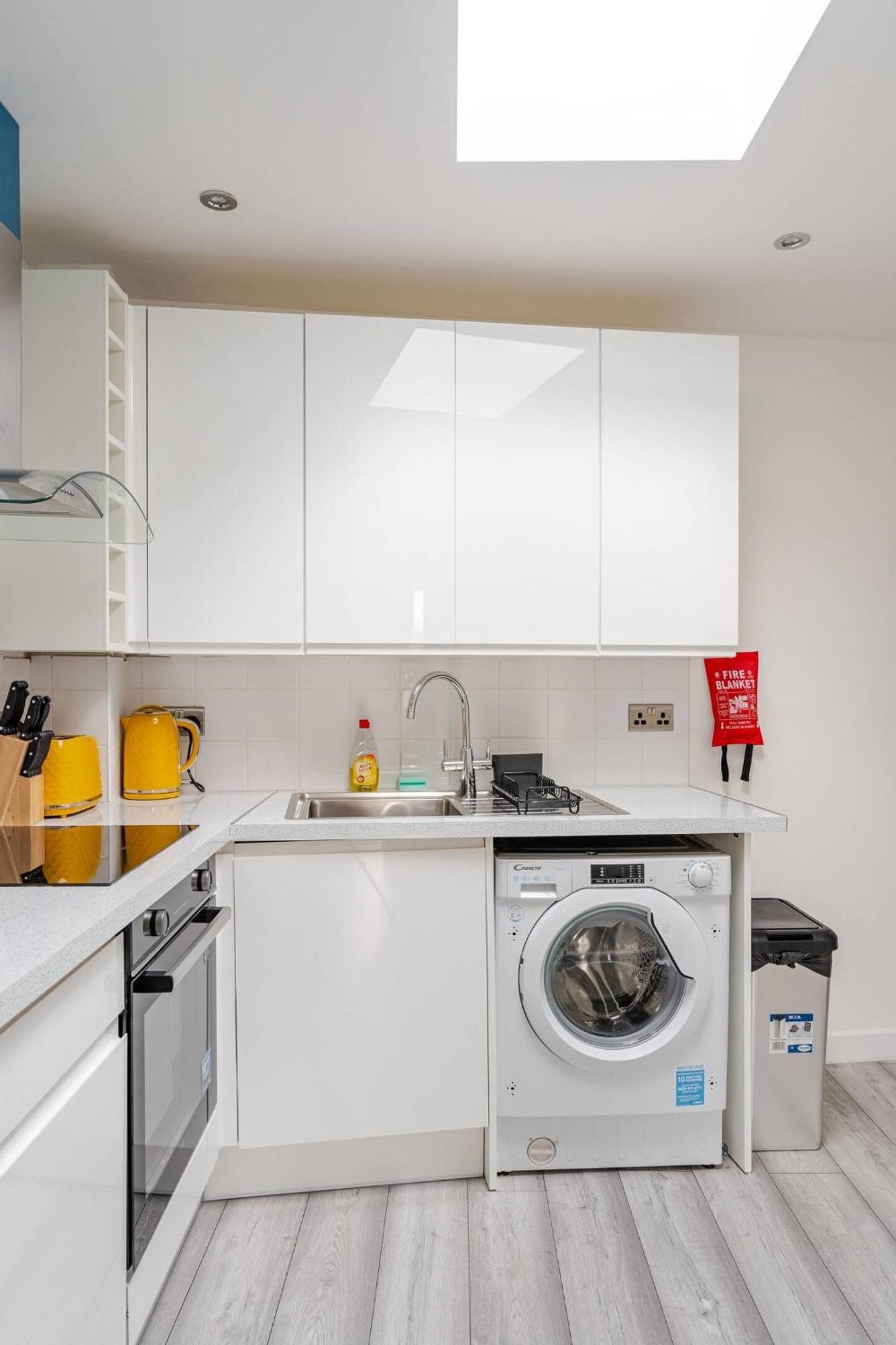 Beautiful Flat Near - Entire Flat - Equipped Kitchen - Private Bathroom Appartement Londen