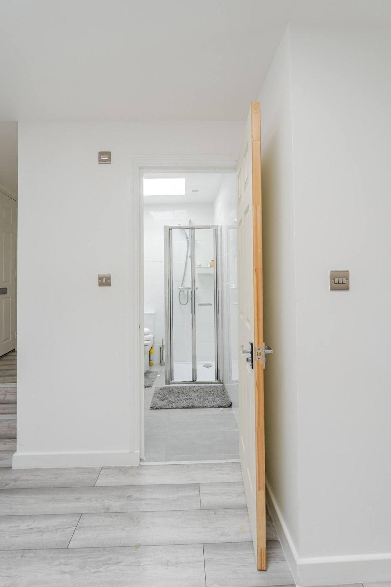 Beautiful Flat Near - Entire Flat - Equipped Kitchen - Private Bathroom Londen