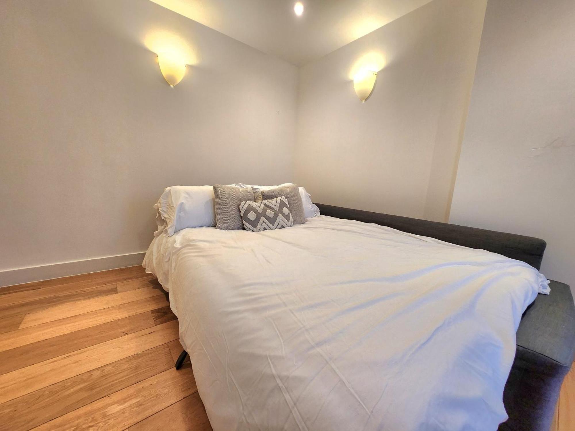 Comfortable 2br Flat - 1 Min To Tube, Sleeps 6 Lägenhet *