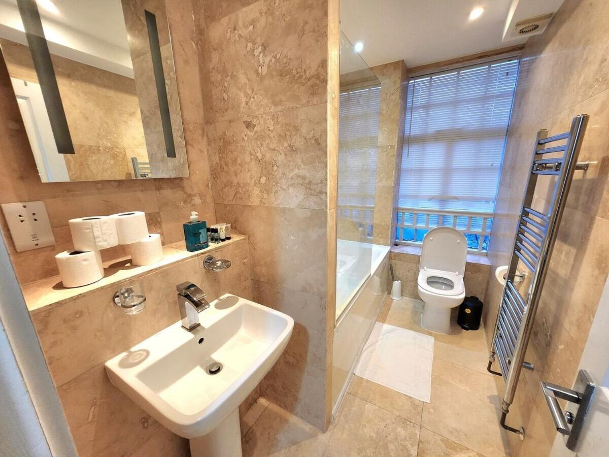 Lägenhet Comfortable 2br Flat - 1 Min To Tube, Sleeps 6