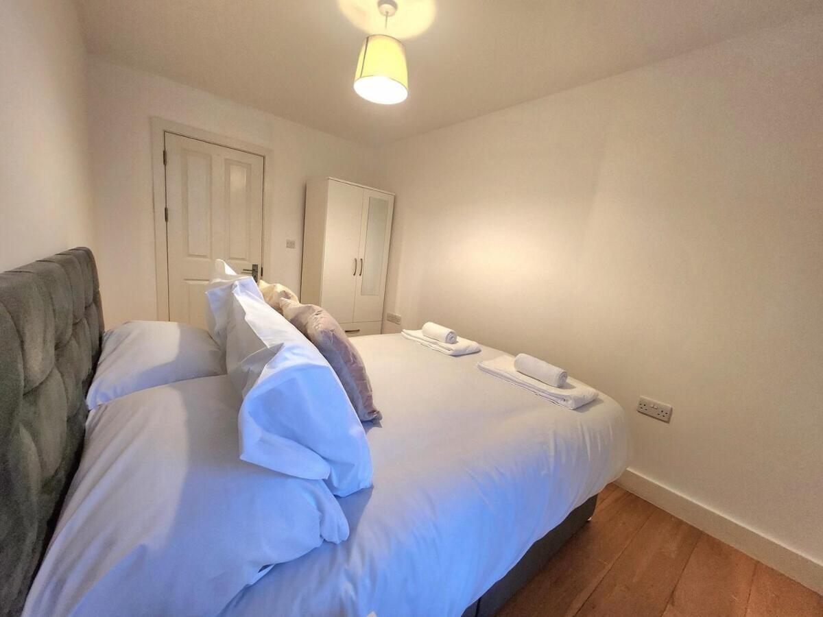 Lägenhet Comfortable 2br Flat - 1 Min To Tube, Sleeps 6 *