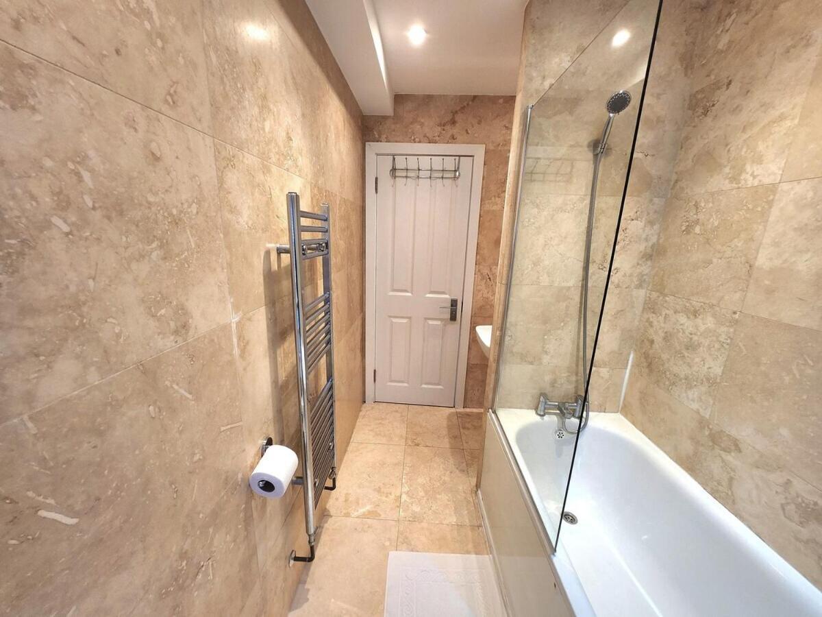 Lägenhet Comfortable 2br Flat - 1 Min To Tube, Sleeps 6