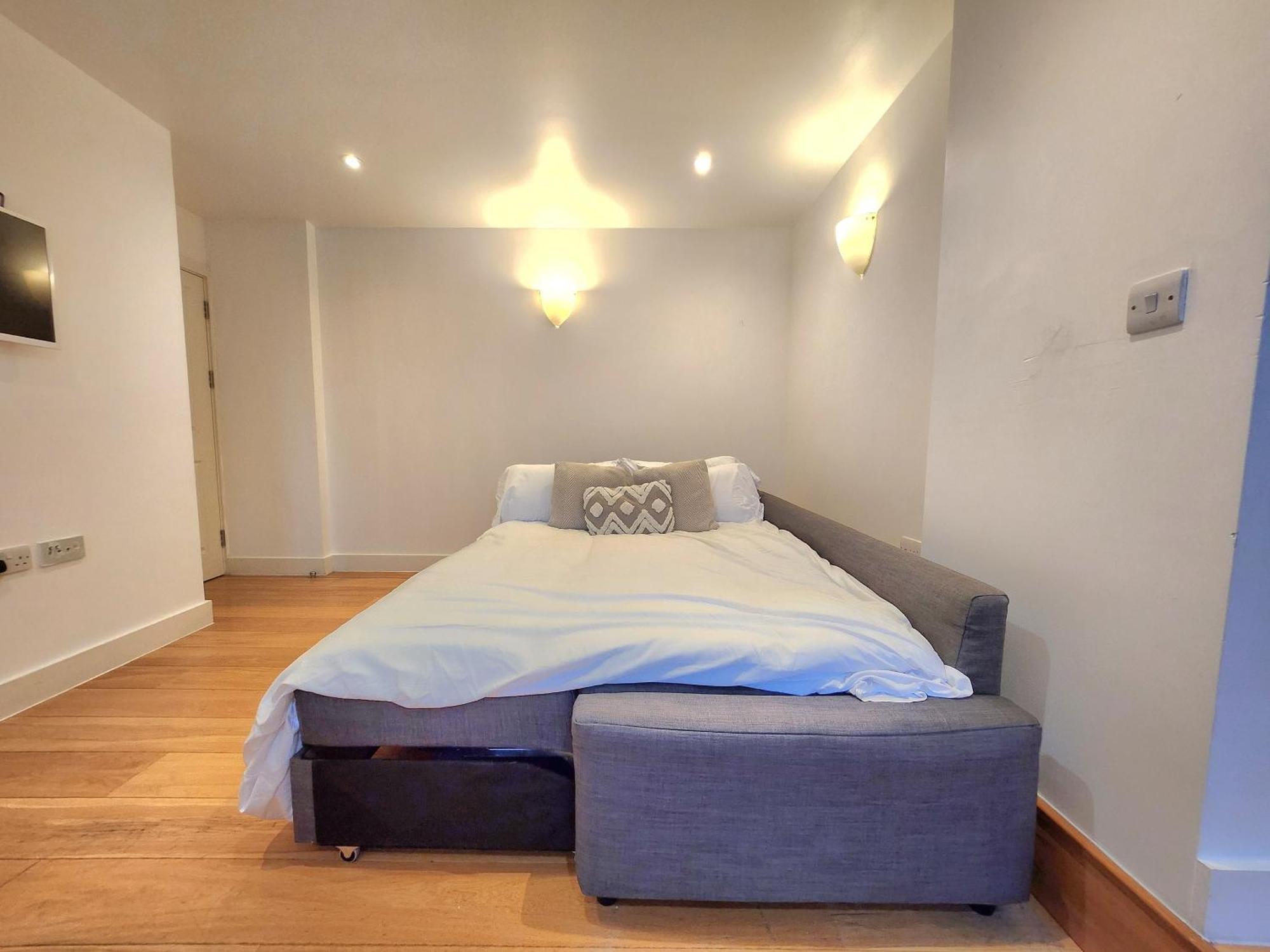 Lägenhet Comfortable 2br Flat - 1 Min To Tube, Sleeps 6 *