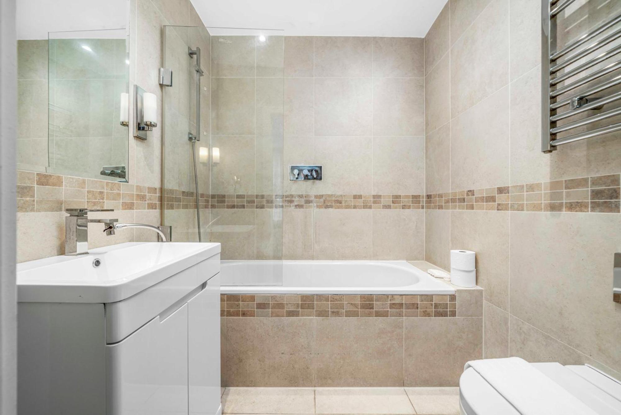 Modern 1 Bedroom Flat Apartment *