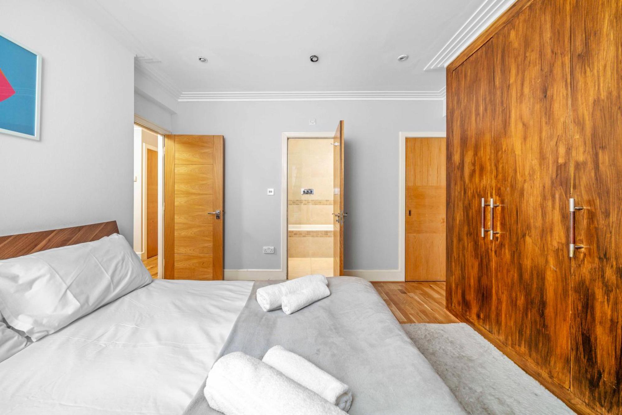 Modern 1 Bedroom Flat Apartment