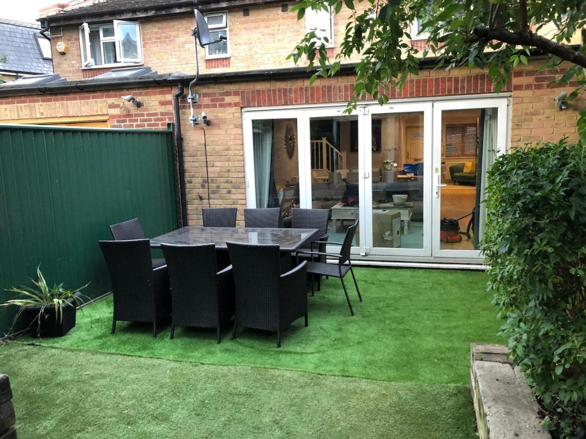 Great Large 4bed House Near Tube Sleeps 7 -perfect For Semesterbostad