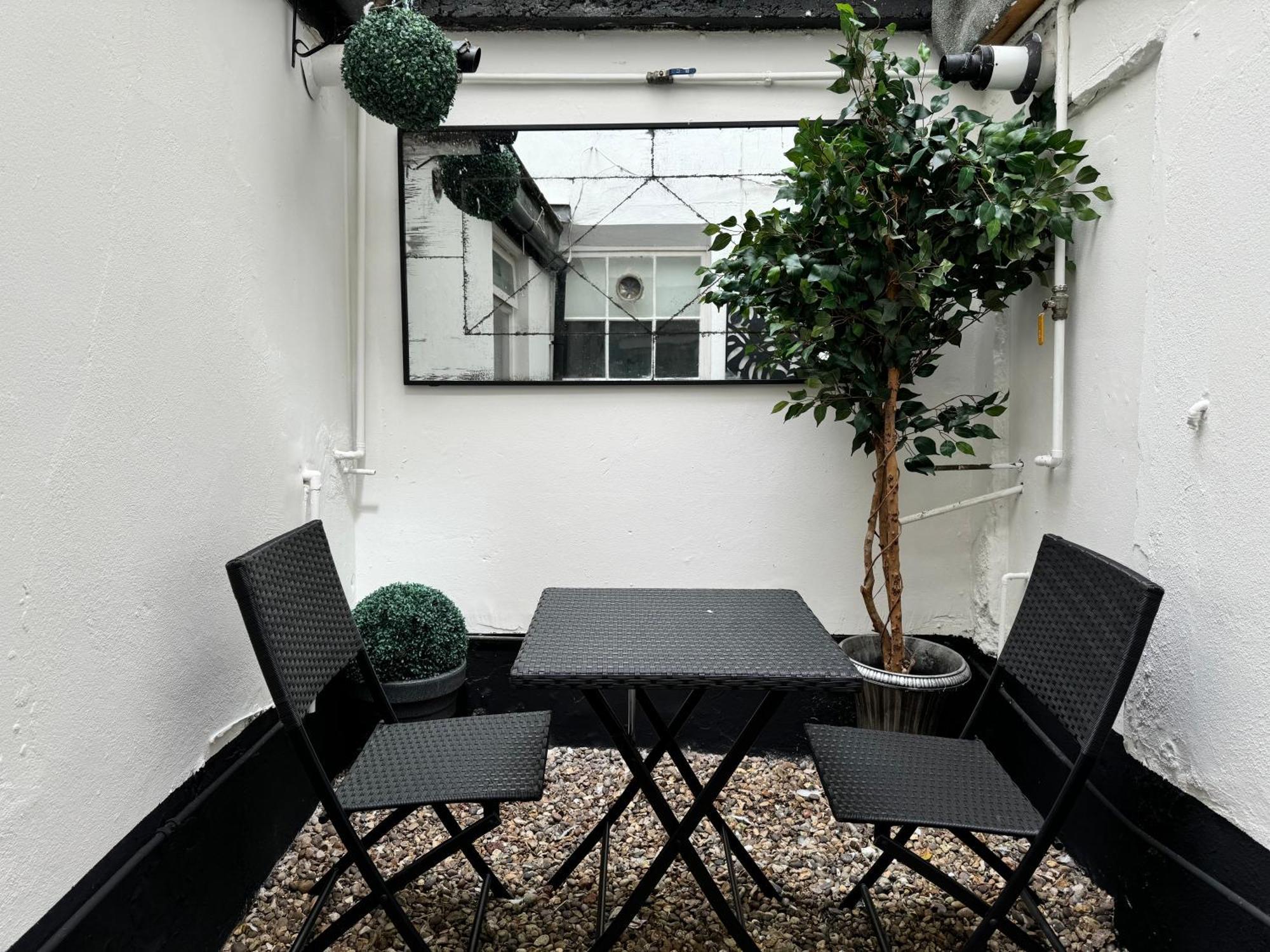 Stunning Newly Refurbished With A Private Courtyard To Enjoy! * London