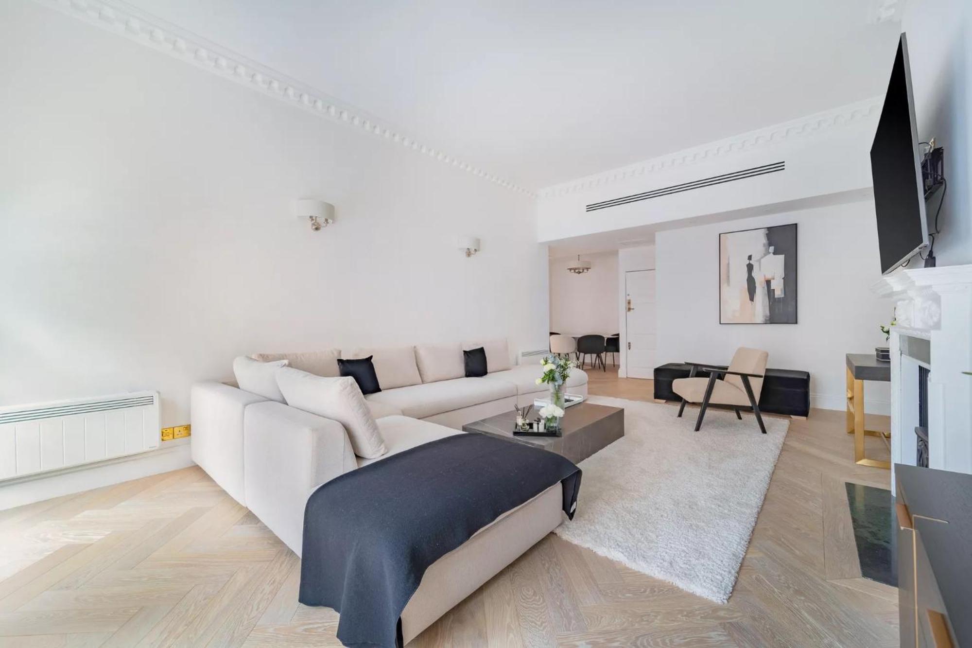 Heart Of Mayfair Apartment London