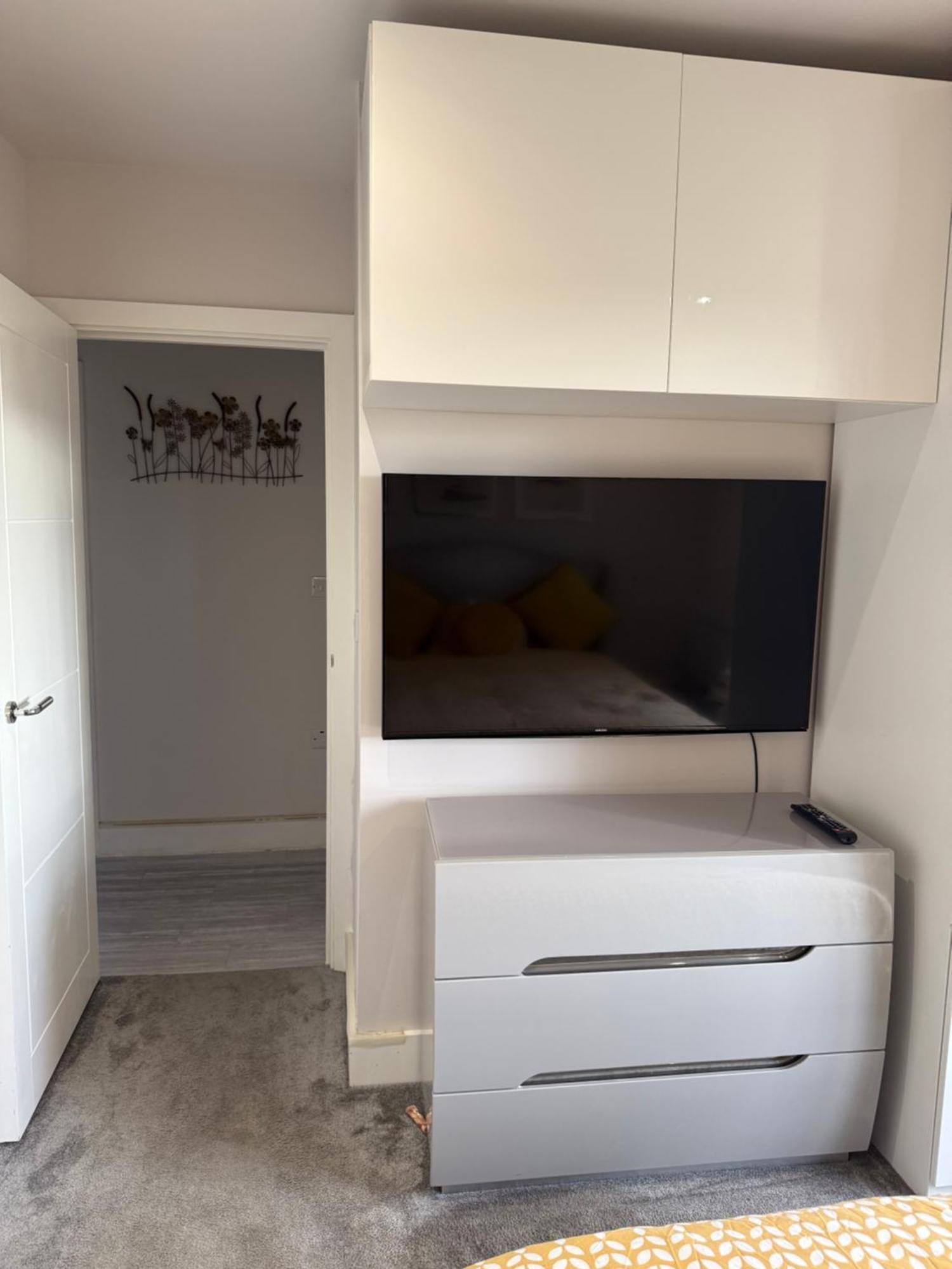 Luxury Spacious Flat Close To
