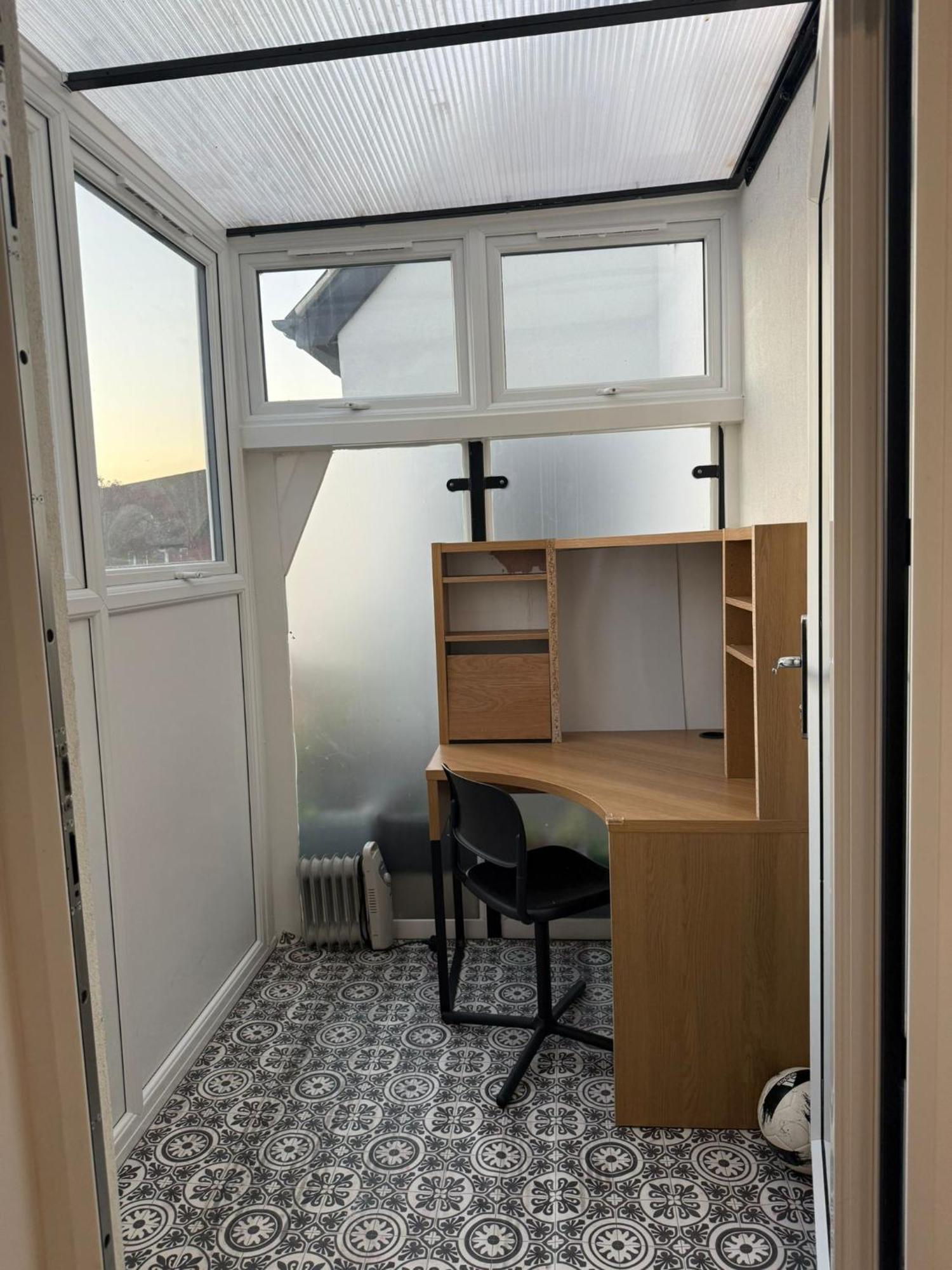 Luxury Spacious Flat Close To Apartment