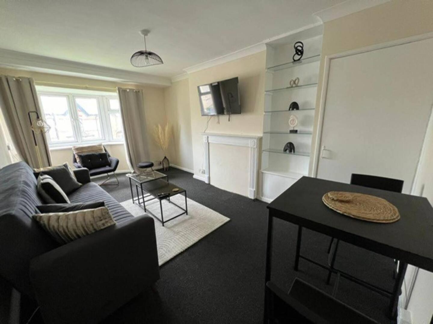 Apartment Walthamstow - - Sleeps 3 - Streetparking *