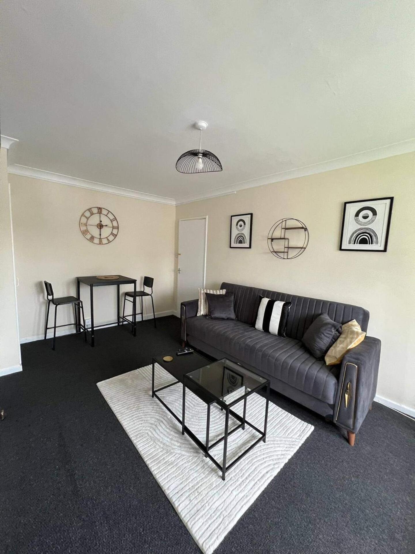 Walthamstow - - Sleeps 3 - Streetparking London