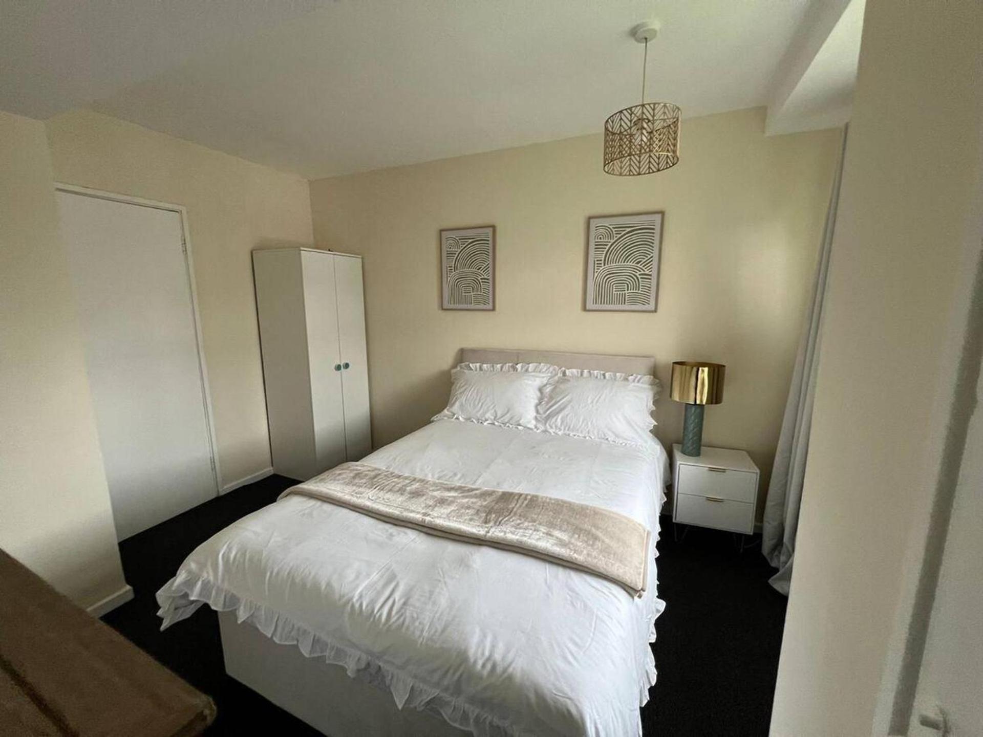 Walthamstow - - Sleeps 3 - Streetparking Apartment *
