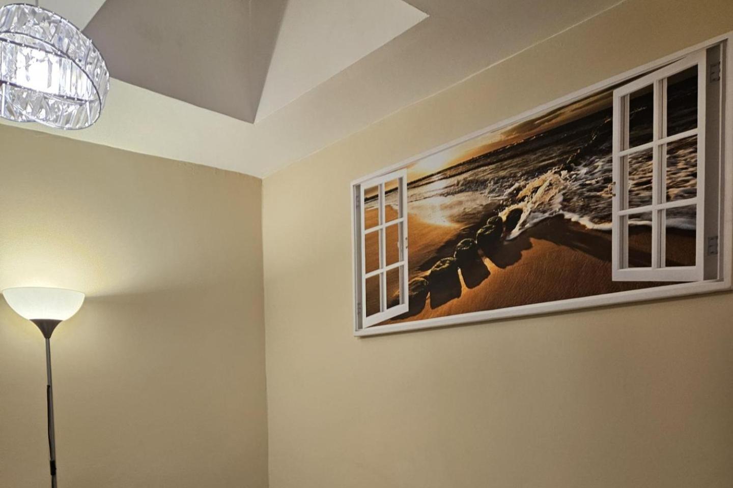 Cockfosters - - Sleeps 3 - Near Underground Apartment London