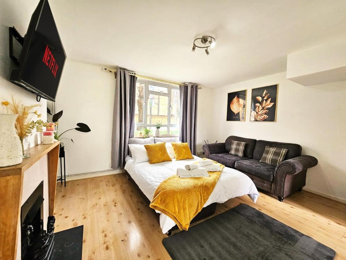 Golden Maisonette Next To Camden Town With Private Parking London