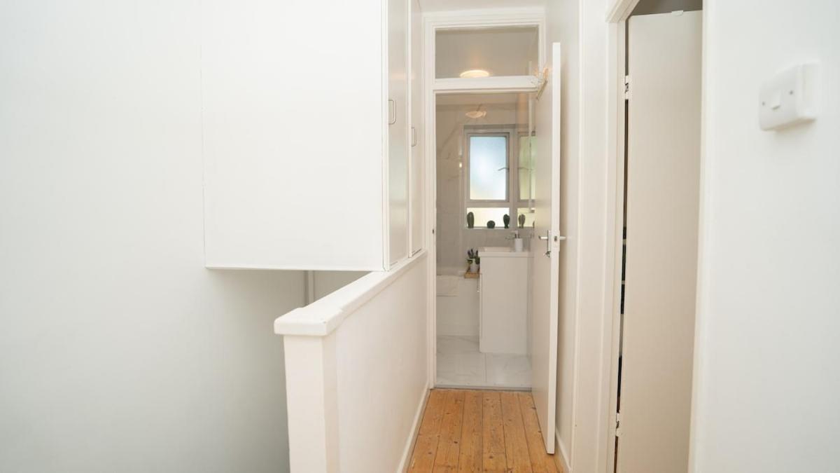 Apartment Golden Maisonette Next To Camden Town With Private Parking London