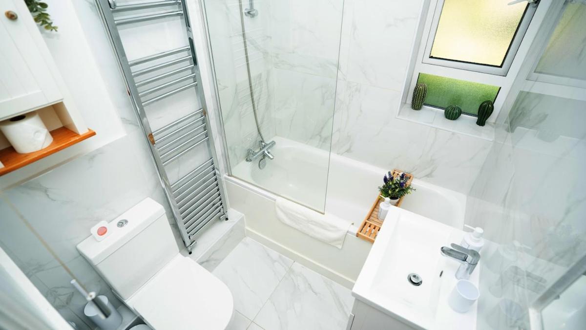 Golden Maisonette Next To Camden Town With Private Parking *