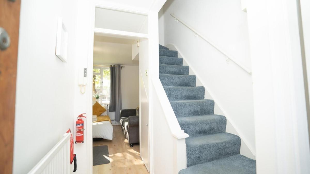 Golden Maisonette Next To Camden Town With Private Parking * London