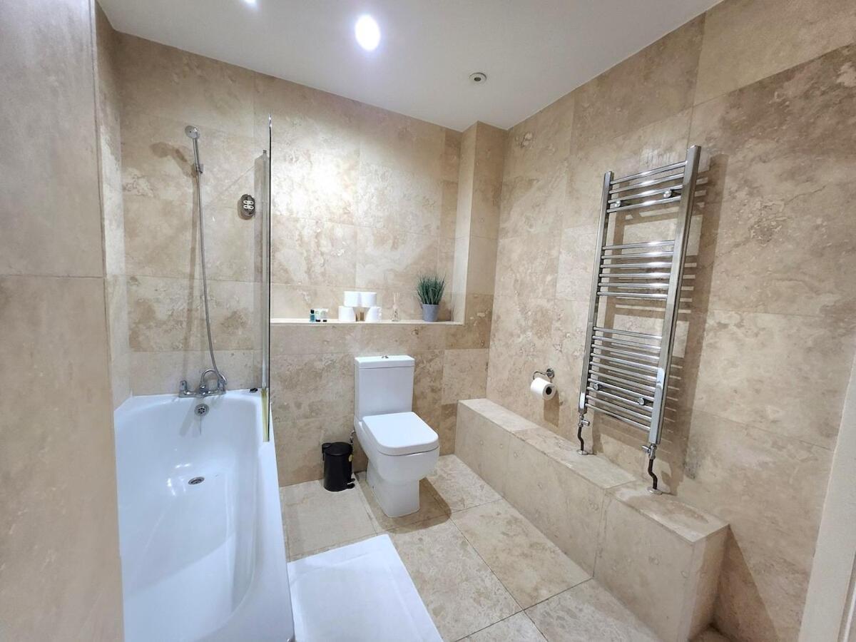 Spacious 2-bed Flat - Close To Tube, Sleeps 6 * Londres