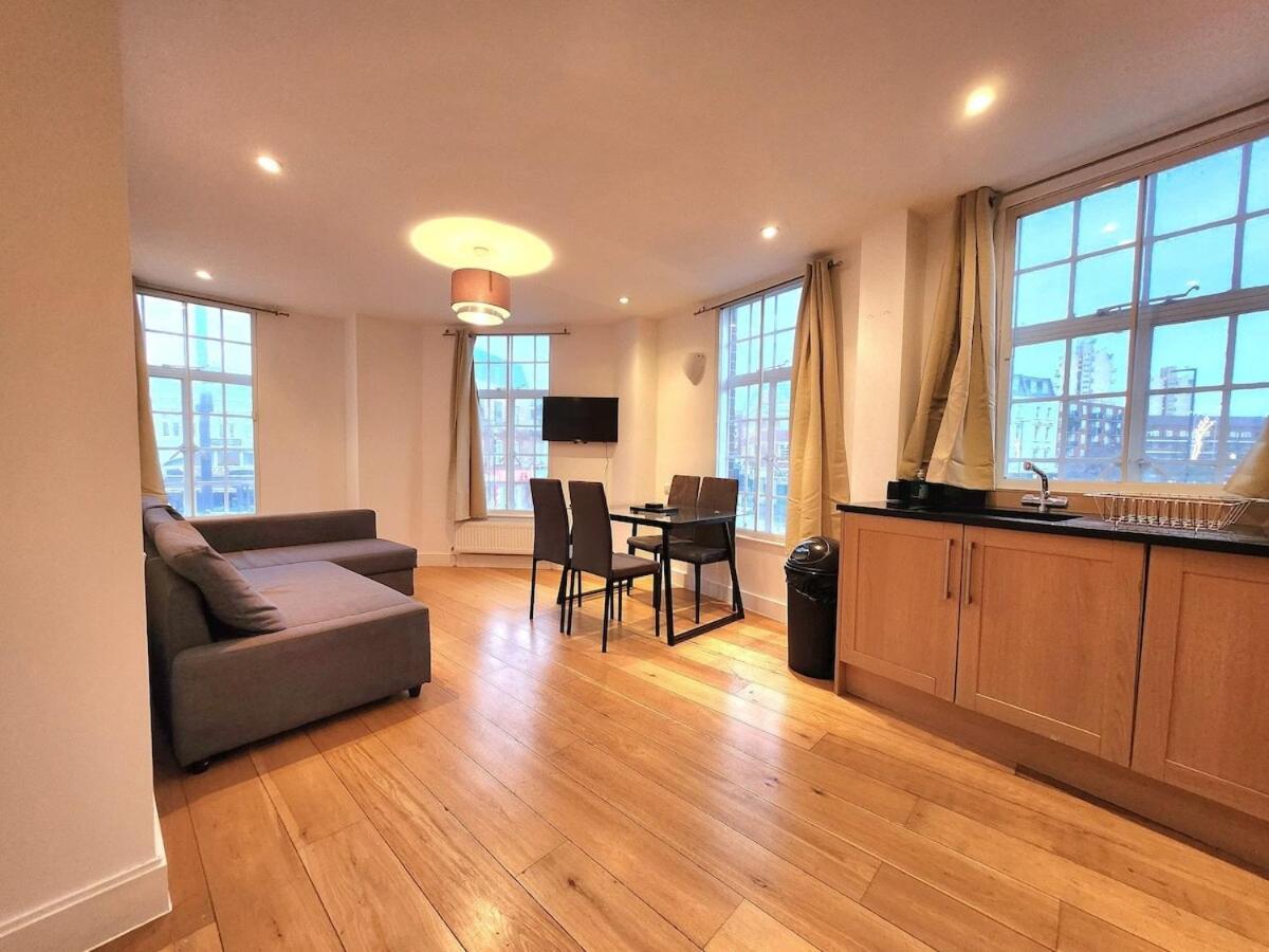 Appartement Spacious 2-bed Flat - Close To Tube, Sleeps 6 *