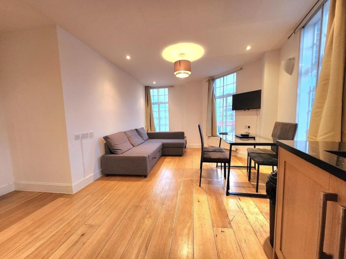 Spacious 2-bed Flat - Close To Tube, Sleeps 6 Londres