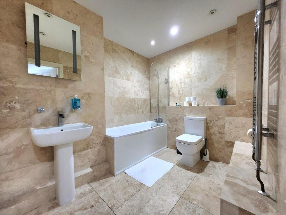 Spacious 2-bed Flat - Close To Tube, Sleeps 6 Appartement *