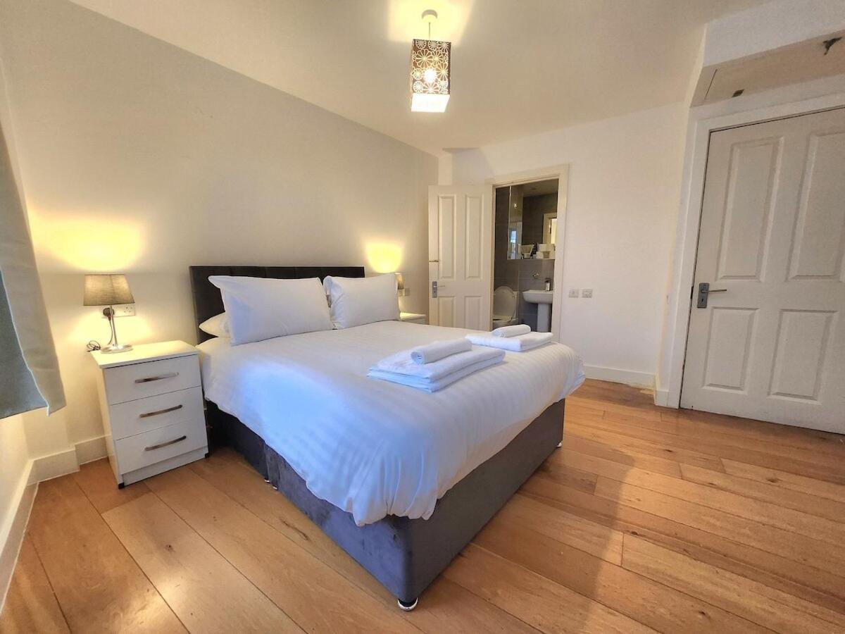 Spacious 2-bed Flat - Close To Tube, Sleeps 6 Appartement