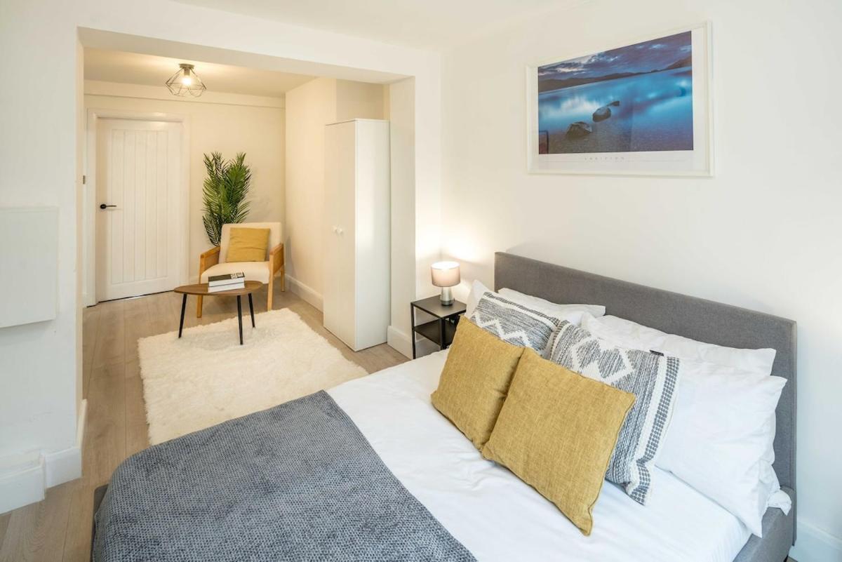 Stunning 1 Bed Luxury Garden Appartement