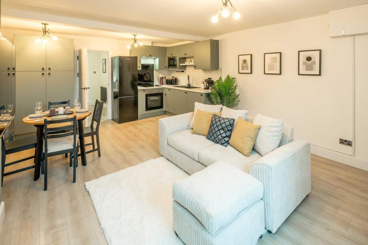 Stunning 1 Bed Luxury Garden Appartement *