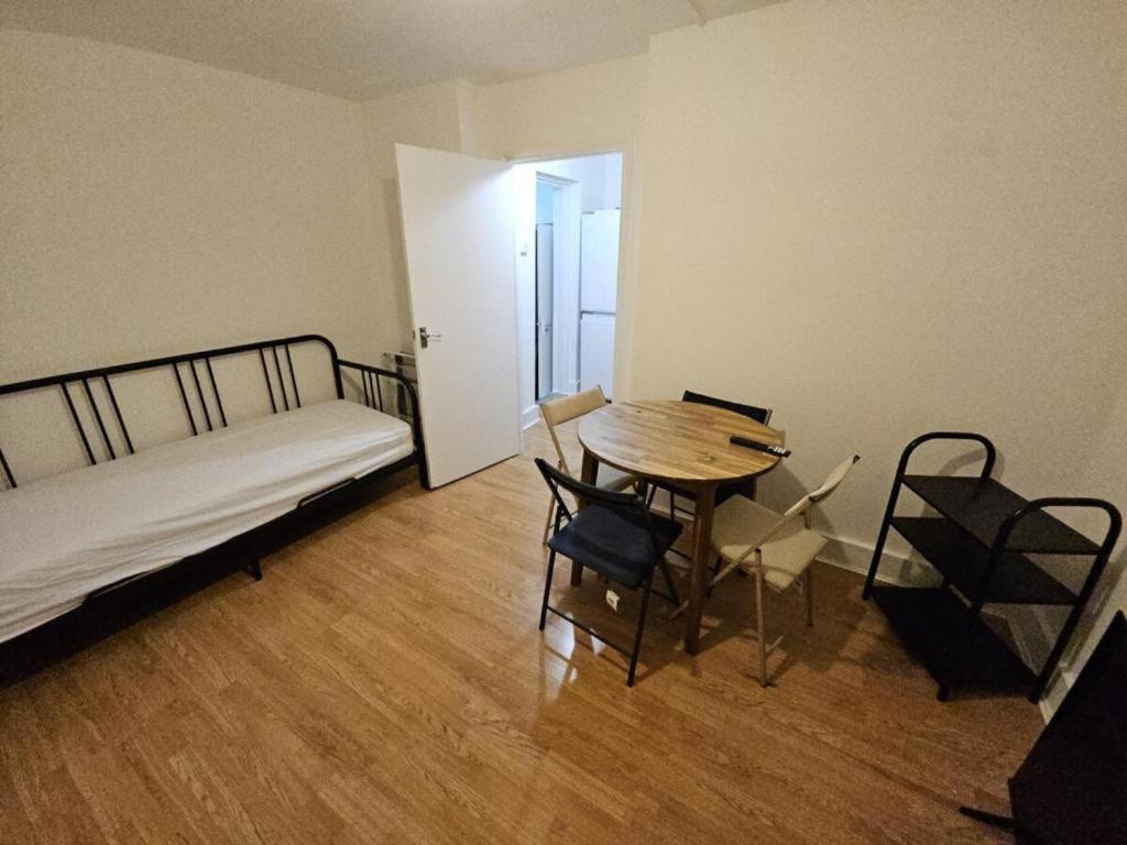 Caledonian 2-br Saver's Flat Apartment London