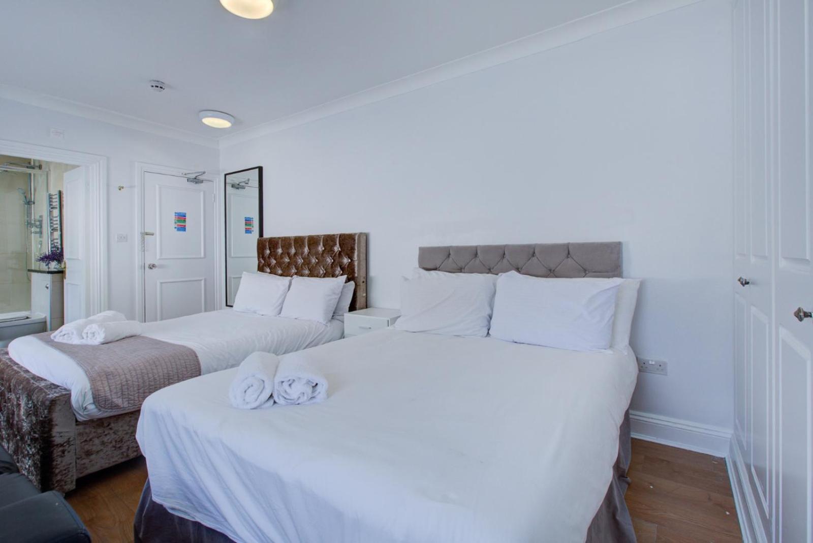 Lamont Hotel *