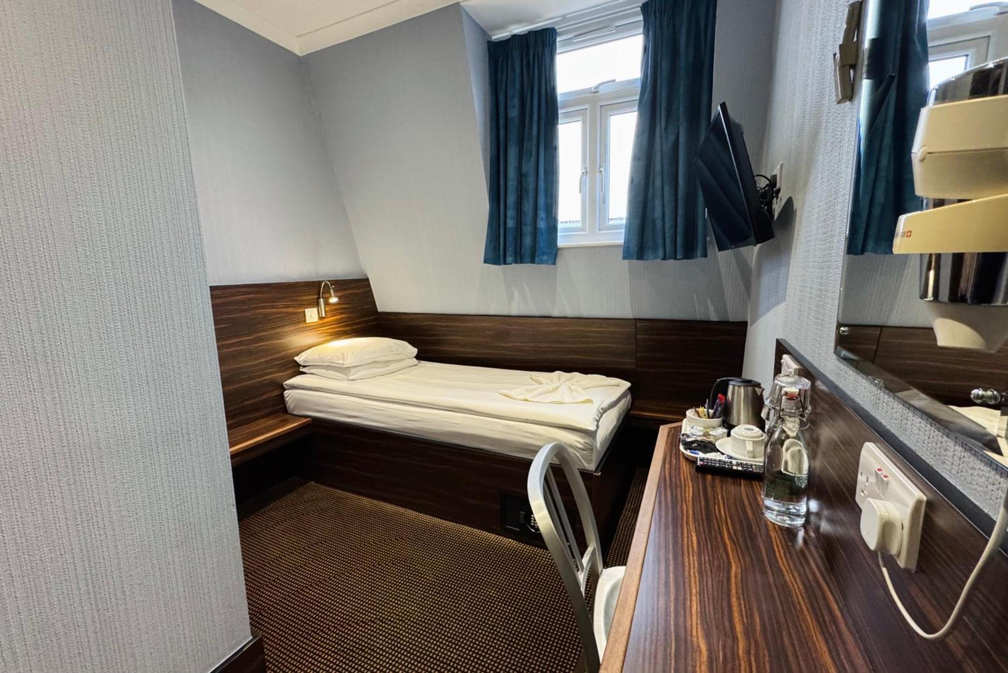 Crestfield Hotell 2*