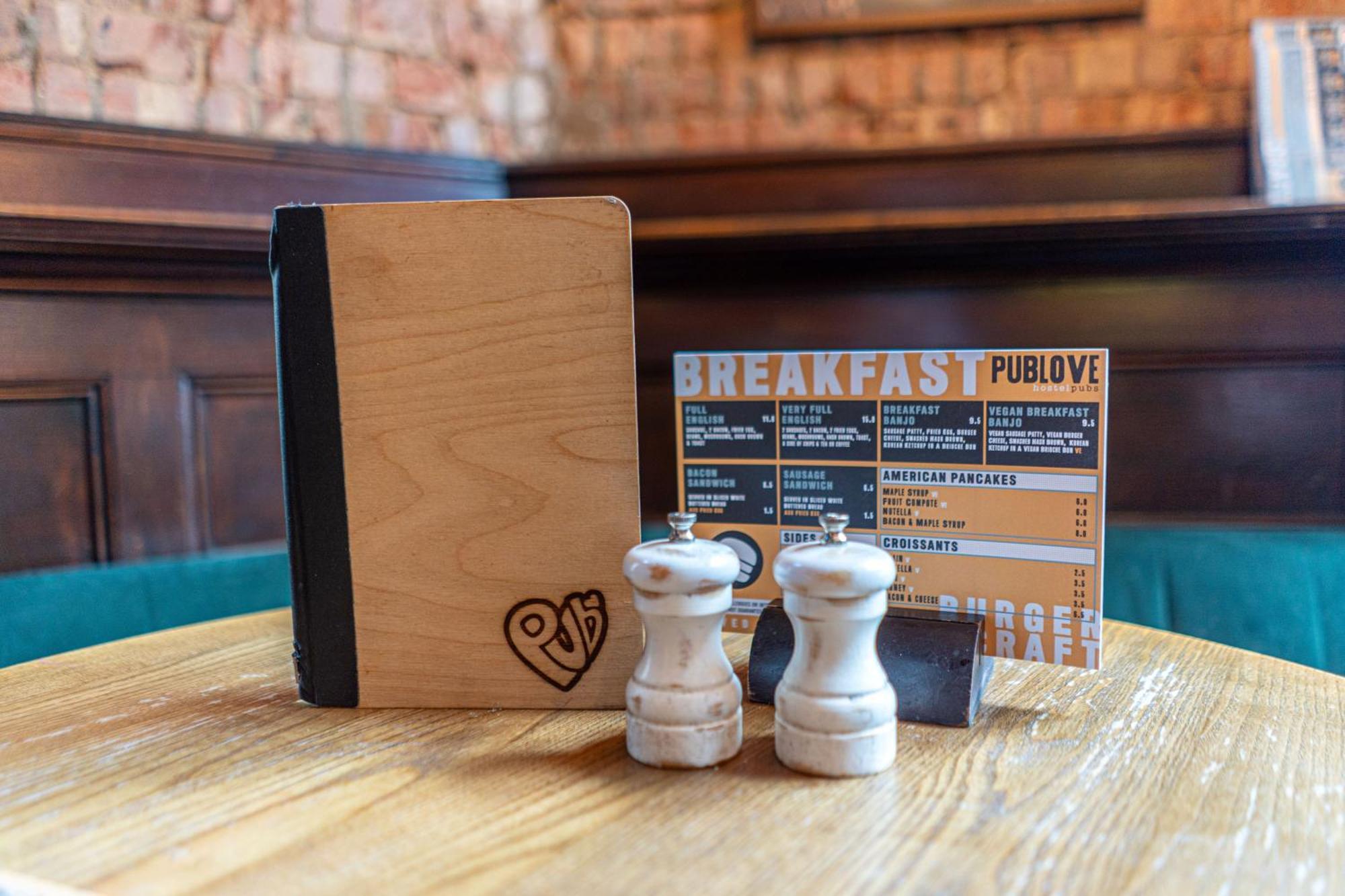 Publove @ The Man, Paddington Hostel London