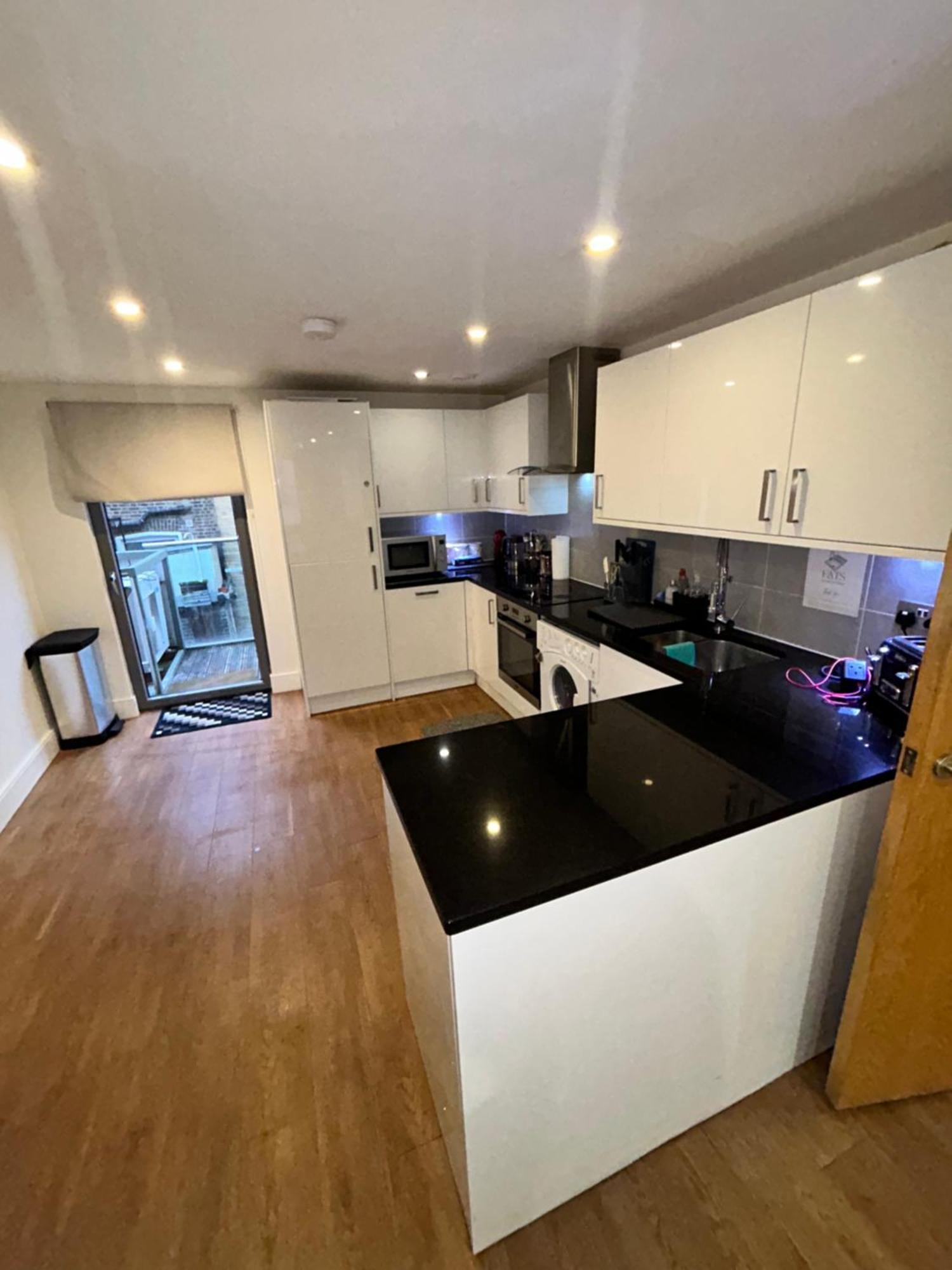 Bright And Modern 3 Bed Hyde Park Londra