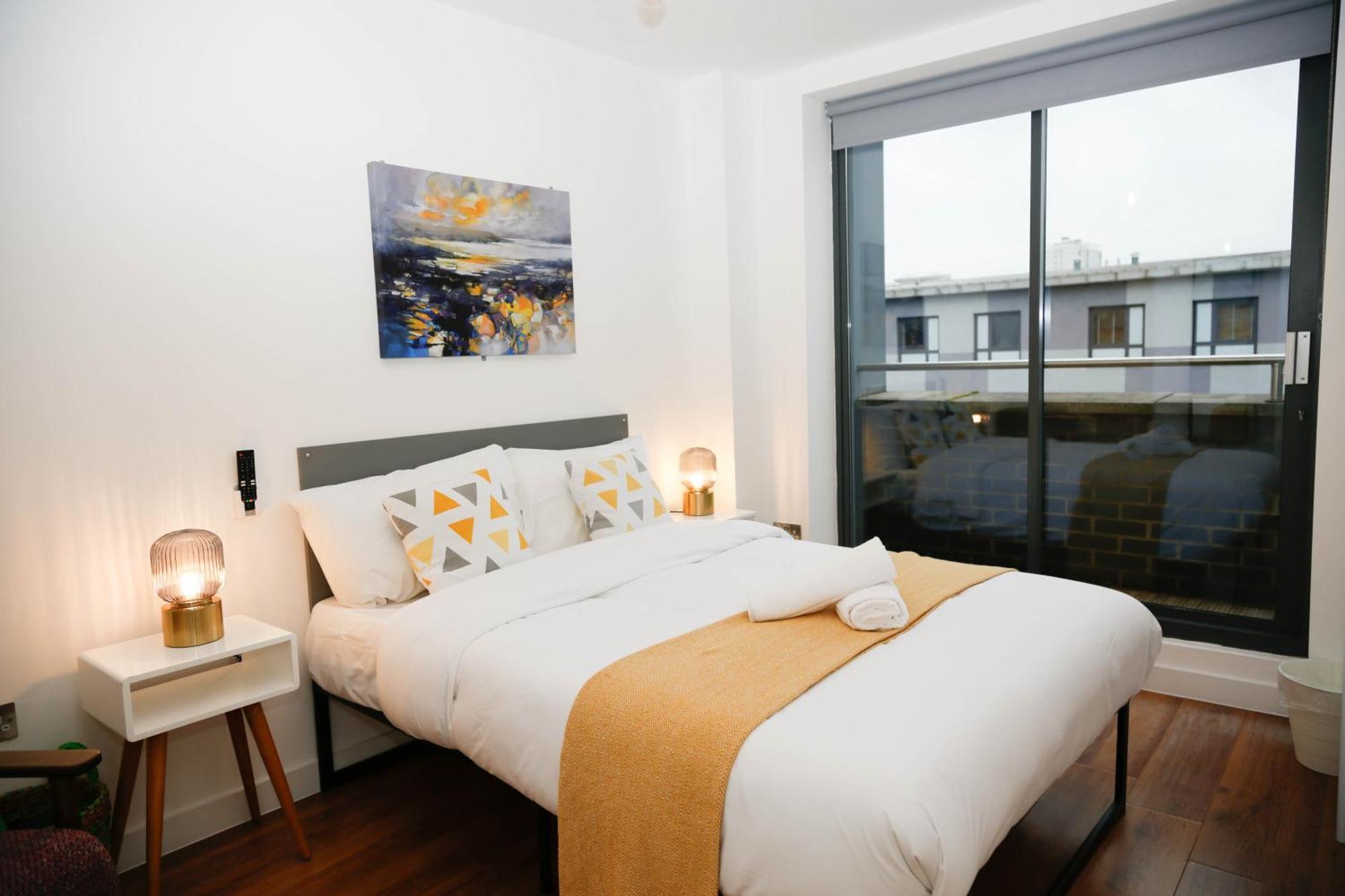 Lägenhet New Luxury In Location Next To Shops, Cafes, Bars & Metro London