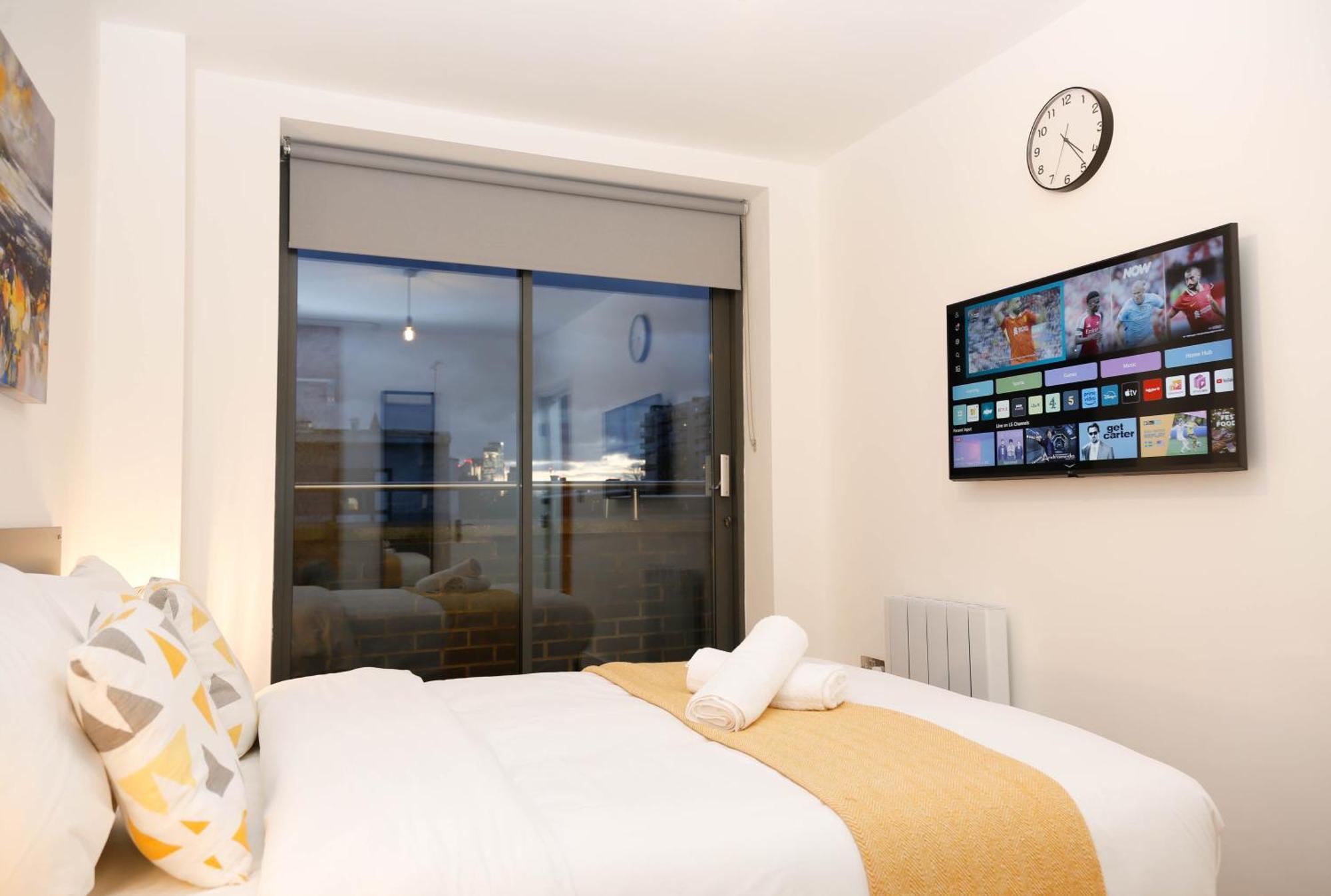 New Luxury In Location Next To Shops, Cafes, Bars & Metro Lägenhet